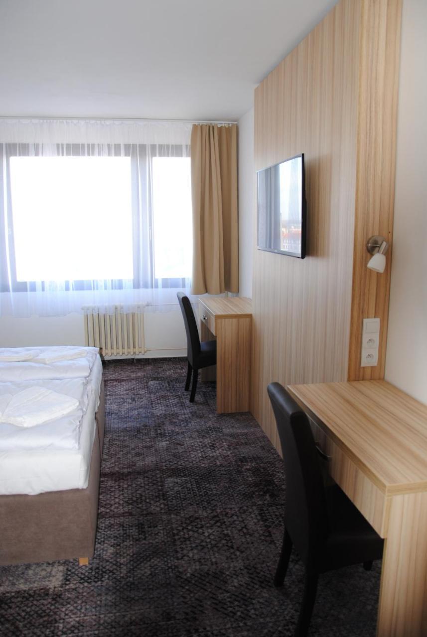 Hotel Labe ปาร์ดูบิตเซ ภายนอก รูปภาพ