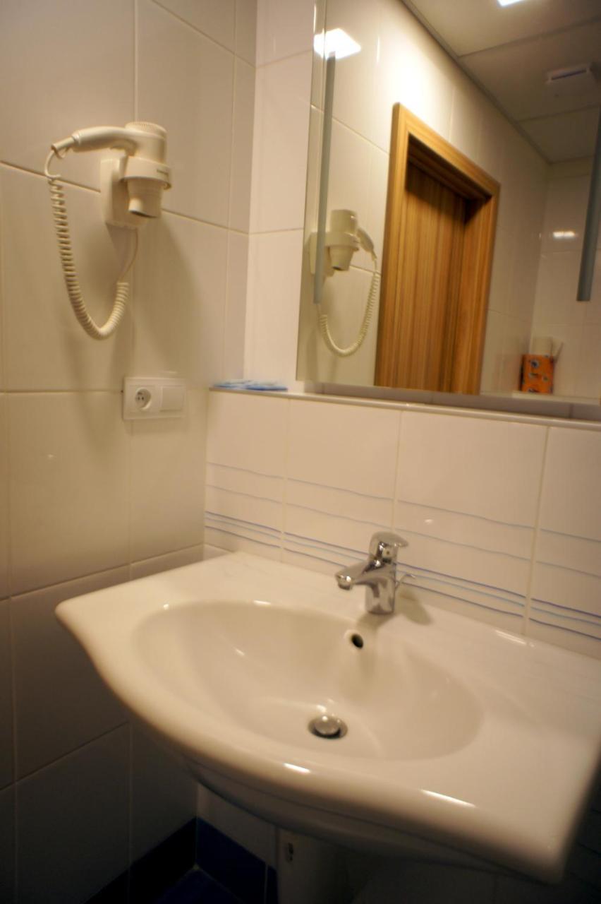 Hotel Labe ปาร์ดูบิตเซ ภายนอก รูปภาพ