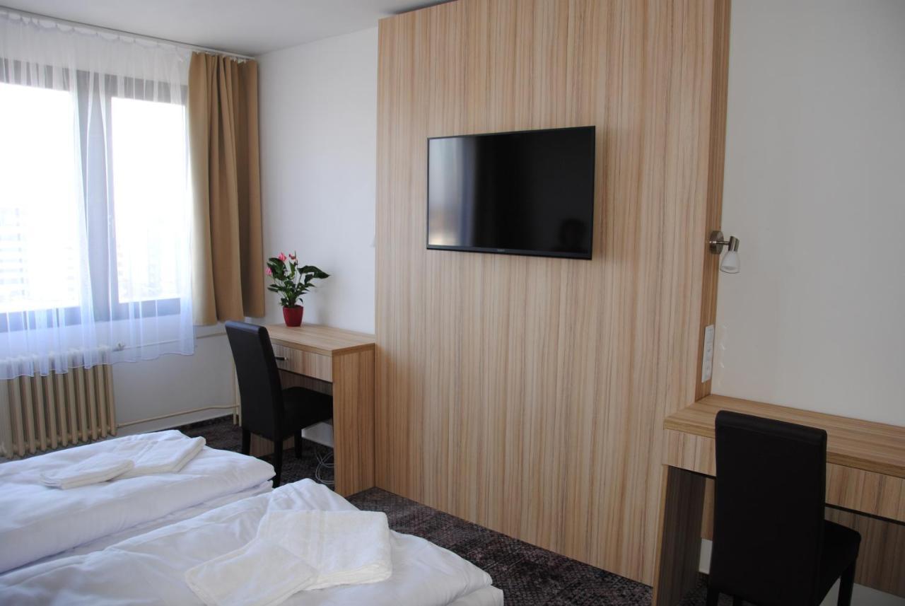 Hotel Labe ปาร์ดูบิตเซ ภายนอก รูปภาพ