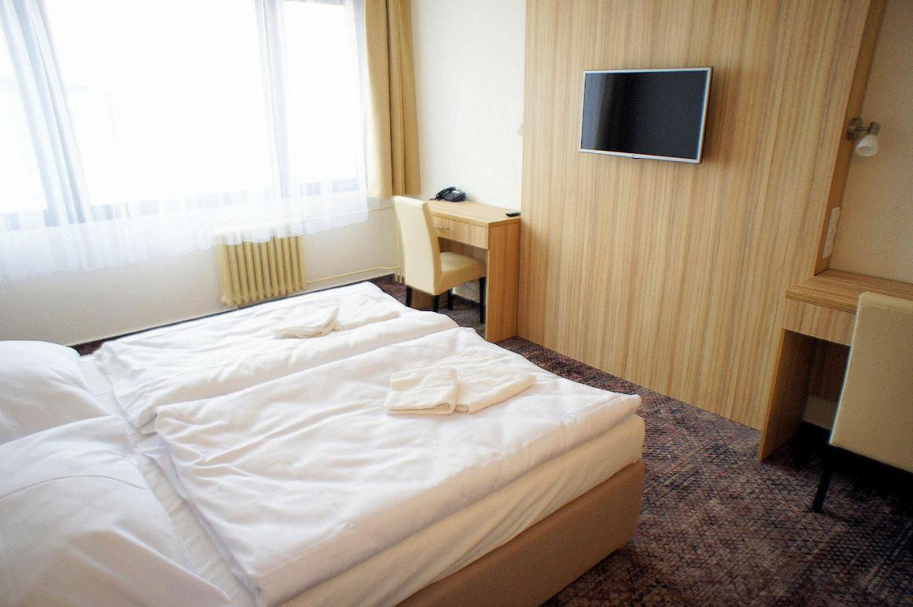 Hotel Labe ปาร์ดูบิตเซ ภายนอก รูปภาพ