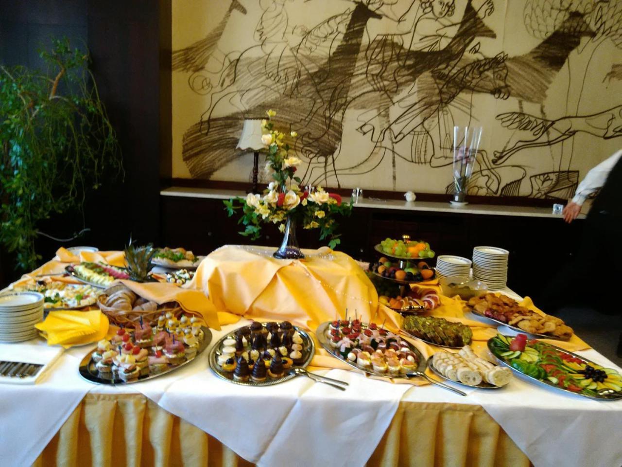 Hotel Labe ปาร์ดูบิตเซ ภายนอก รูปภาพ